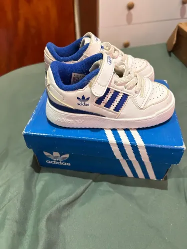 Tênis infantil adidas