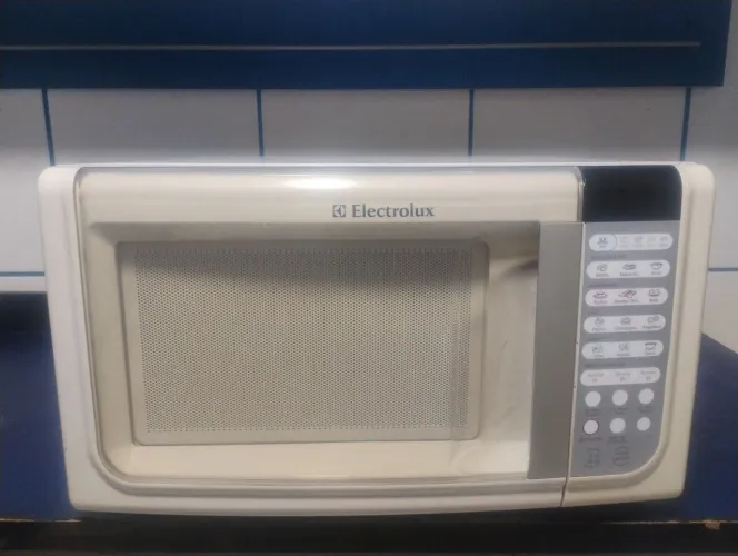 MICROONDAS ELETROLUX 23 LITROS