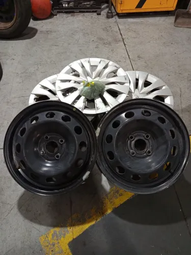 Rodas calotas e porcas Toyota aro 15 original