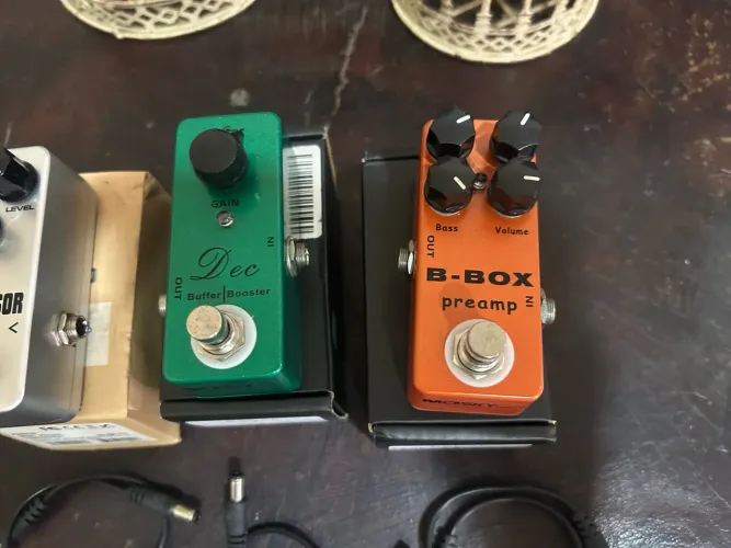 PEDAIS FUITARRA ( PEDAL Buffer/Booster Mosky - PEDAL Pre-amp B-Box Mosky)