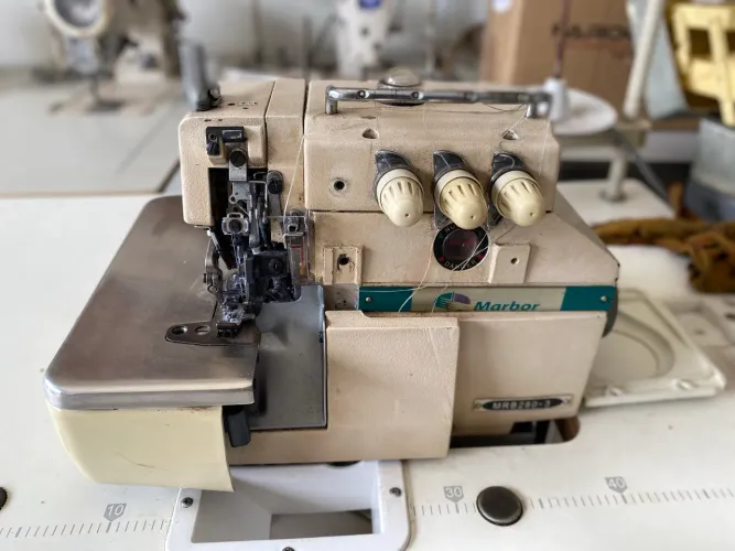 Máquina de costura Overlock industrial 3 fios