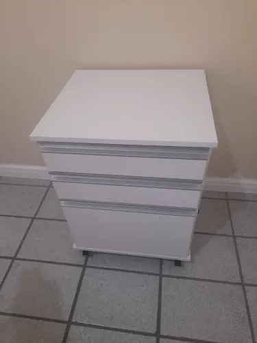 Mini arquivo de escritório branco com 3 gavetas e chave