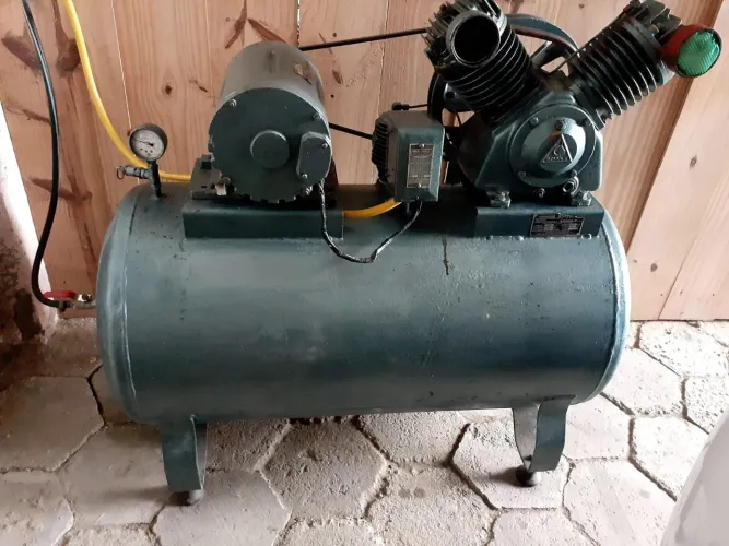 COMPRESSOR DE AR SCHULZ 15 PES 200 LITROS TRIFÁSICO 