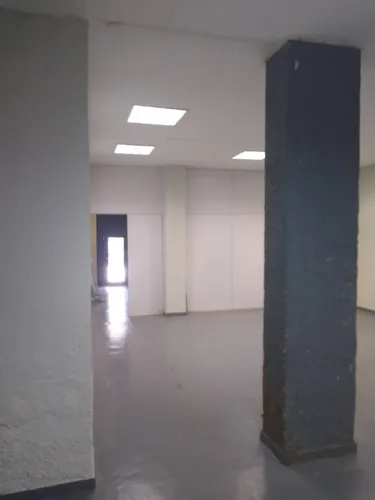 Vendo loja com 200 m2 chegando ao centro de São Gonçalo