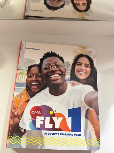 Livro didático CNA fly1 (usado) 