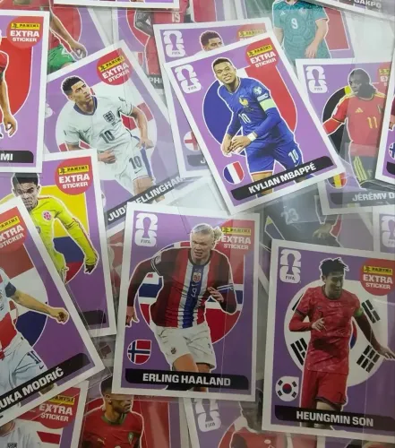 Pack com figurinha Legend 2026