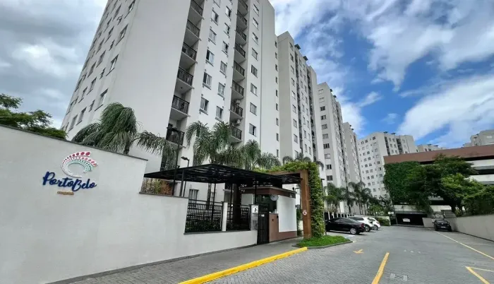 Imóvel para aluguel possui 52 metros quadrados com 2 quartos em Bucarein - Joinville - SC