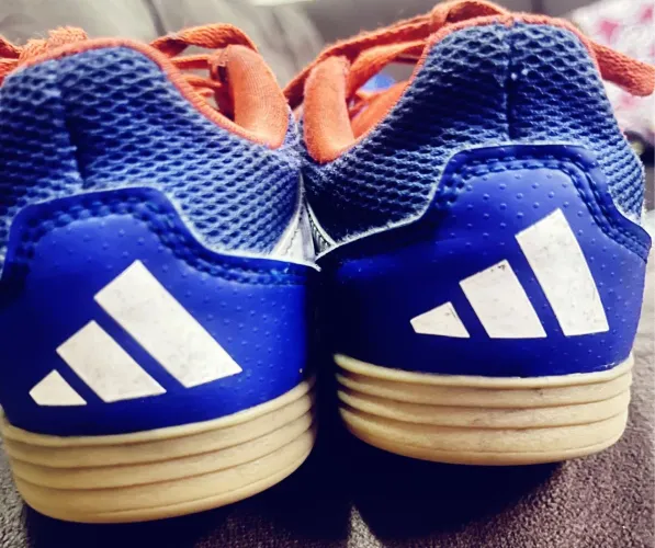 Chuteira Adidas