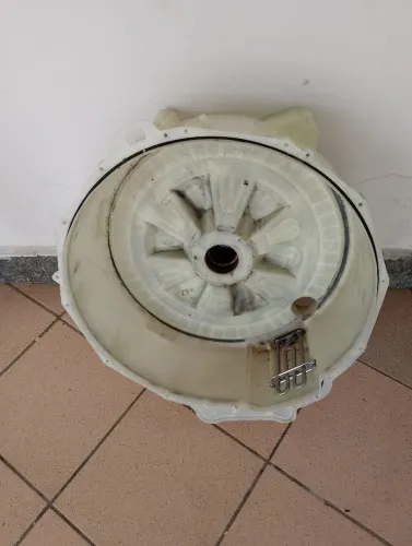 Tanque traseiro da lava e seca Samsung!