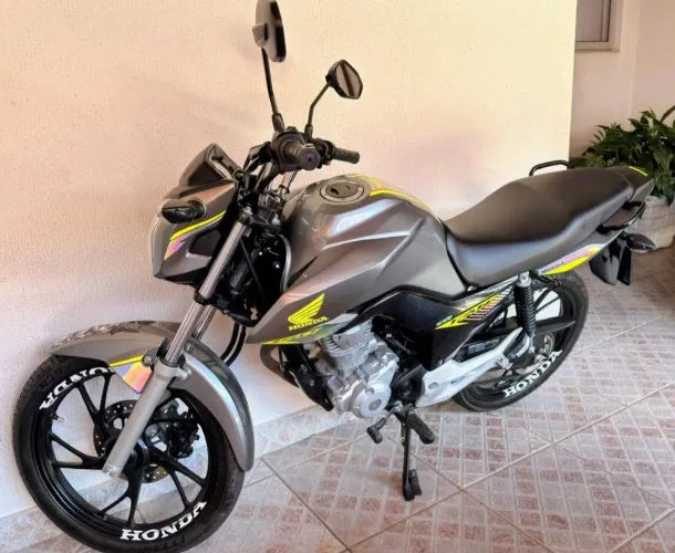 Moto impecável