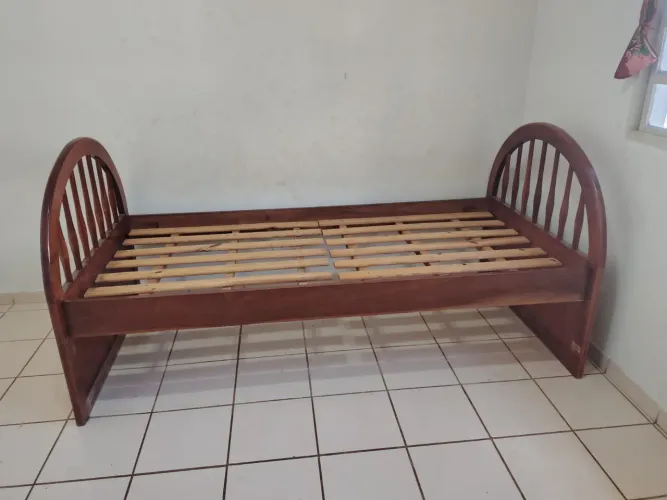Cama solteiro mogno