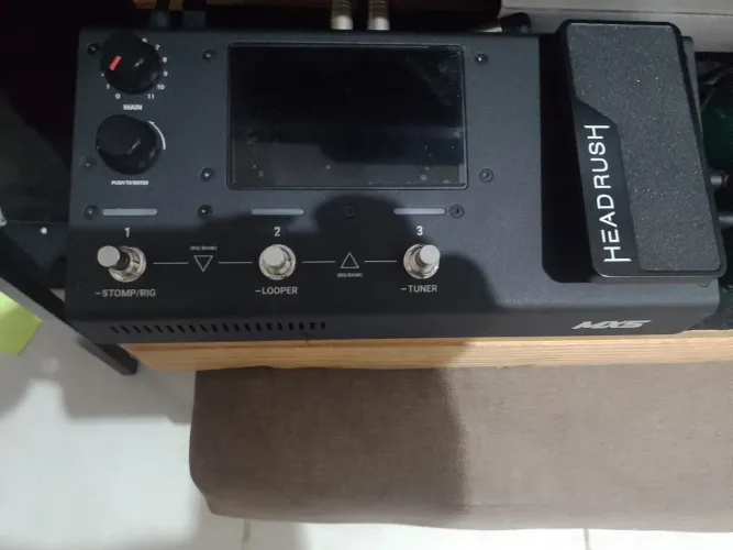 Vendo Pedaleira de Guitarra MX5 Headrush 