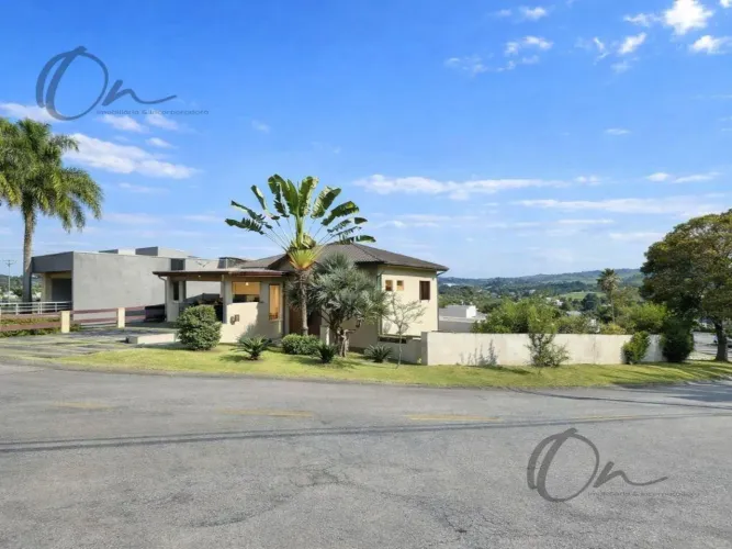Luxuosa Casa em Condomínio em Carapicuíba, 3 Suítes, Jardim, SPA, Vista para Golf Gardens