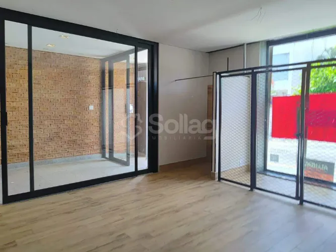 Sala comercial com vitrine para alugar no Centro de Vinhedo-SP