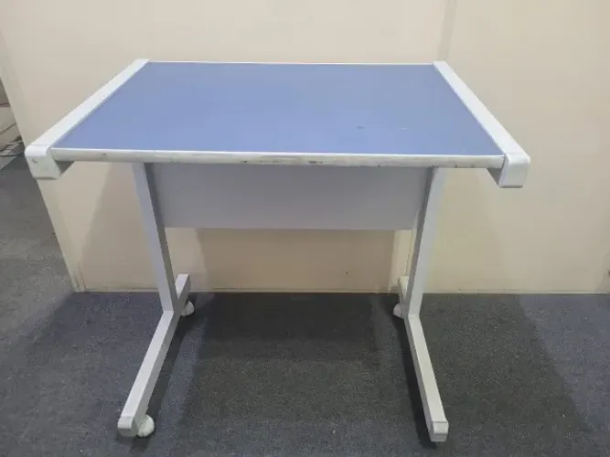 Mesa escrivaninha - computador - dimensões: 70 cm X 70 cm X 50 cm
