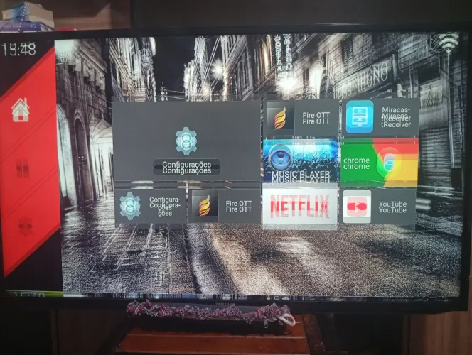Televisão com defeito na tela