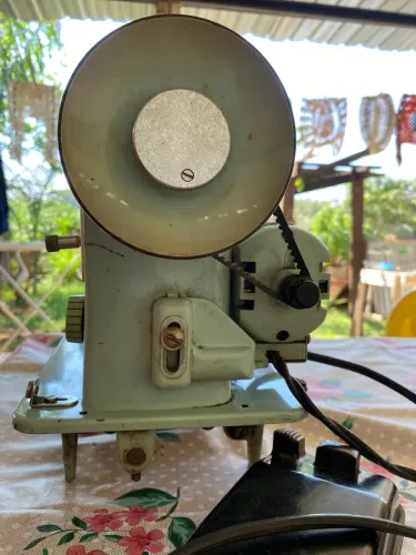Máquina de costura Singer Zig-Zag vintage