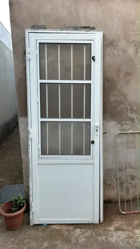 Porta alumínio