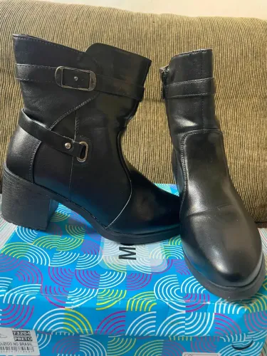 Bota coturno feminina