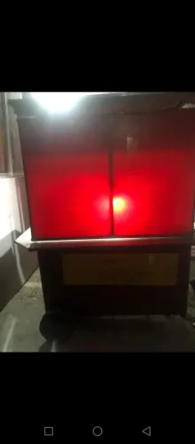 Uma barraca de três rodas muito boa para se locomover e trasporta em perfeito estado