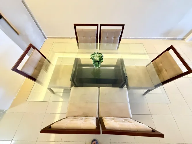 Conjunto Mesa de Jantar 6 Lugares - Impecável