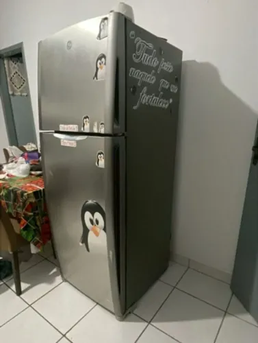 Vendo Geladeira com defeito