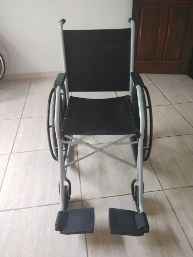 Cadeira de deslocamento