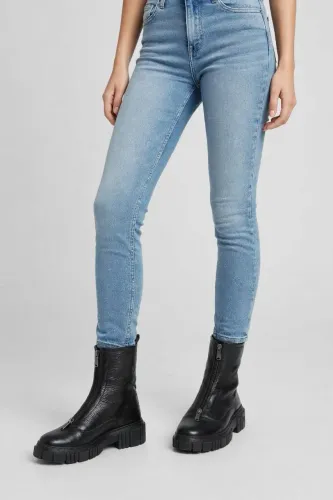 Bota de couro feminina