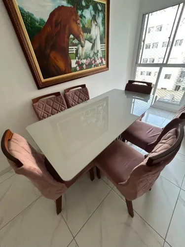 Mesa de Jantar 6 Lugares com Cadeiras Estofadas em Veludo - Seminova
