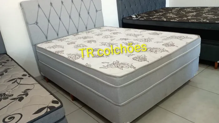 Base e colchão casal de molas ensacada com cabeceira 