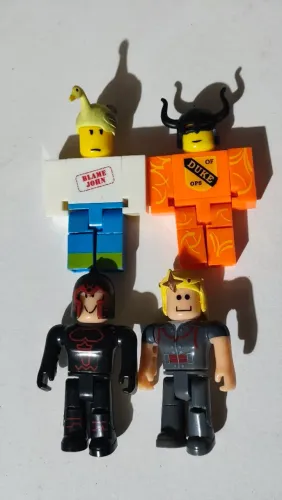 Bonecos Roblox - Lote com 4 unidades
