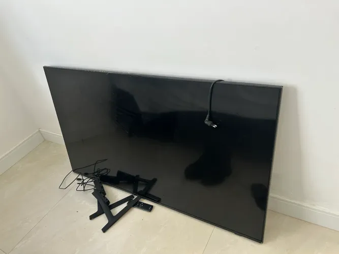 Televisão somente com a tela quebrada