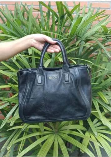 Bolsa Mr. Cat em couro legítimo.