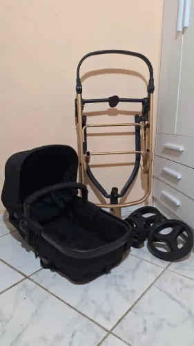 Carrinho moisés e passeio 3 posições ×bebê conforto ×base de carro ?( leia a descrição)