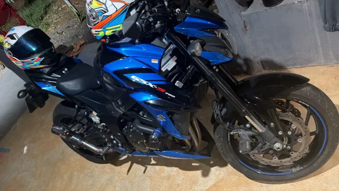 Gsx 750 muito nova 