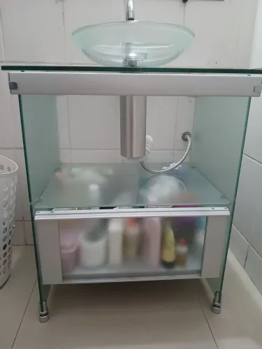 Gabinete com cuba em vidro