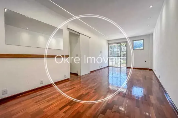 Apartamento : / Residencial / Cosme Velho