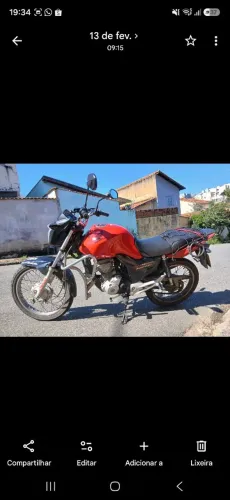 Moto 160 extremamente bem cuidada tudo em dia .