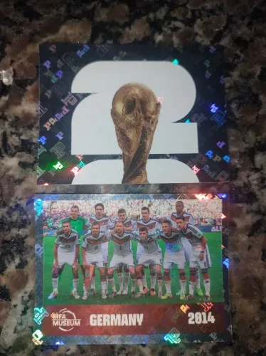 Kit 2 Figurinhas Brilhantes Copa Do Mundo 2026 Panini - Taça Fifa + Alemanha