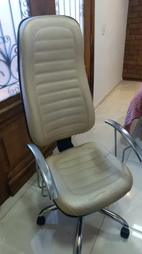 Cadeira Presidente Cromada (Bege/Creme)