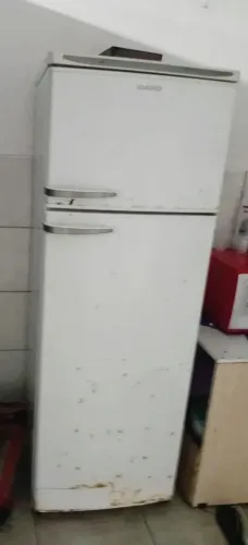 Vendo geladeira 450 (110vts)
