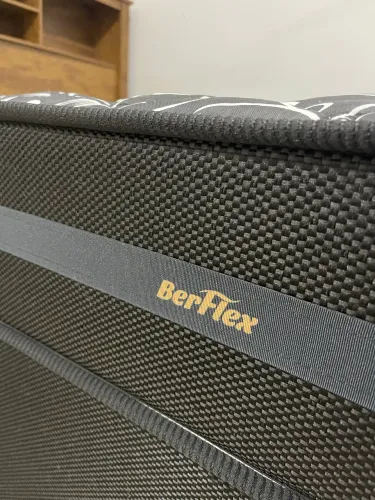 Colchão box perfeito está como novo !