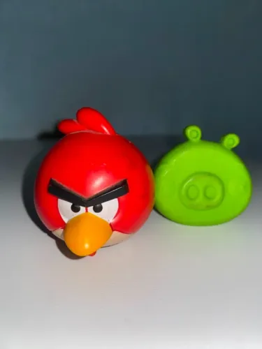 Bonecos Angry Birds Red e Porco Verde - 2 Peças Colecionáveis