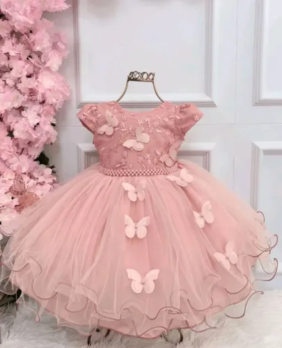 Vestido festa e porta coque
