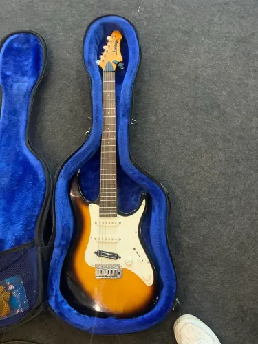 Guitarra vantage vks11 regulada com capitador malogoli hh777 na ponte !!