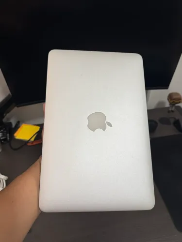 MacBook Air em alumínio em perfeito estado 
