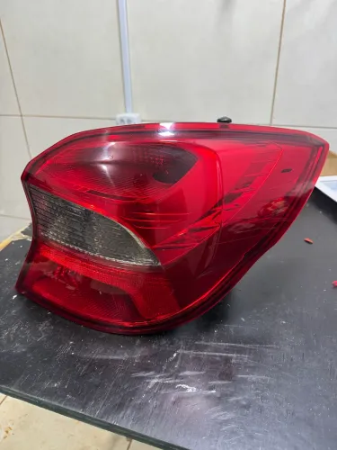 Lanterna traseira original do Ford Ka lado do motorista