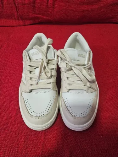 Tênis Vans (1 masculino e 1 feminino)