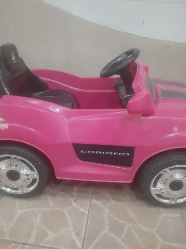 Carrinho elétrico Camaro rosa seminovo 