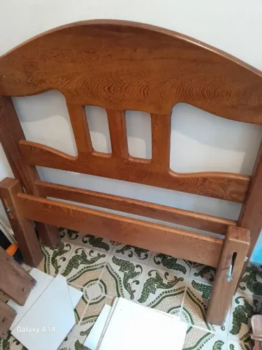 Cama e colchão de solteiro 
